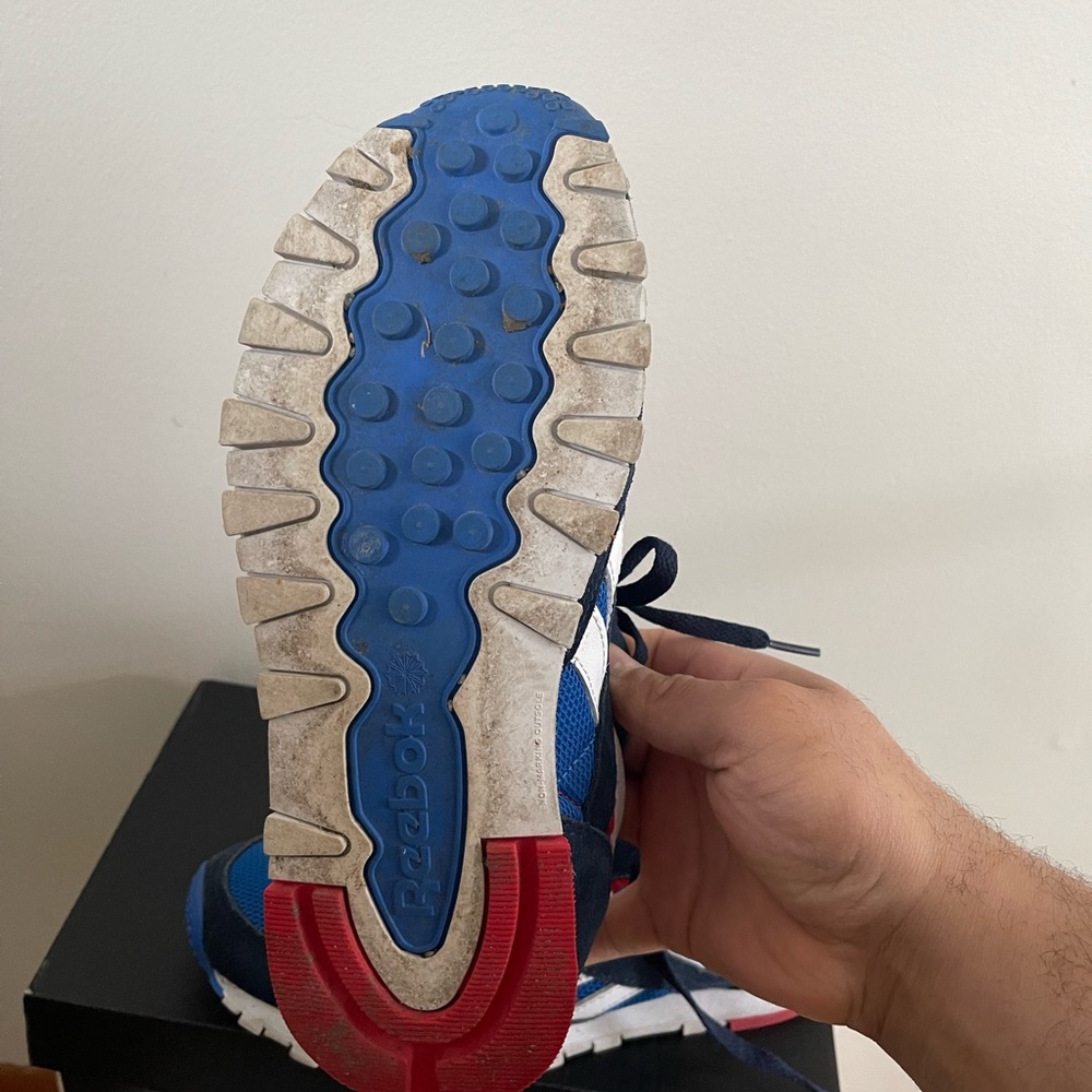 Men’s Reebok size 7 - Picture 2 of 2